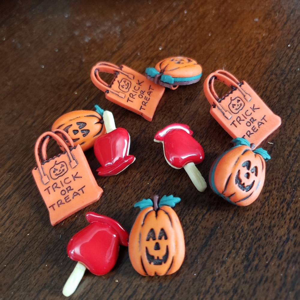 24 Halloween buttons jibbitz charms pumpkin jackolantern candy apple trick